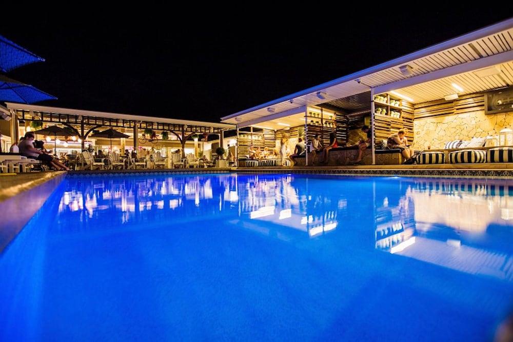 Rambutan Resort Таунсвил Екстериор снимка